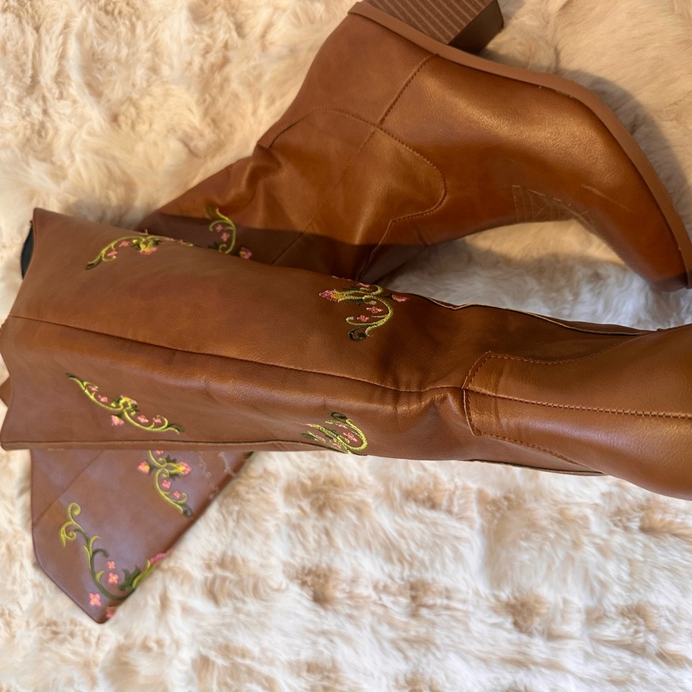 Embroidered Brown Western Knee-High Heeled Boots - Picture 6 of 7